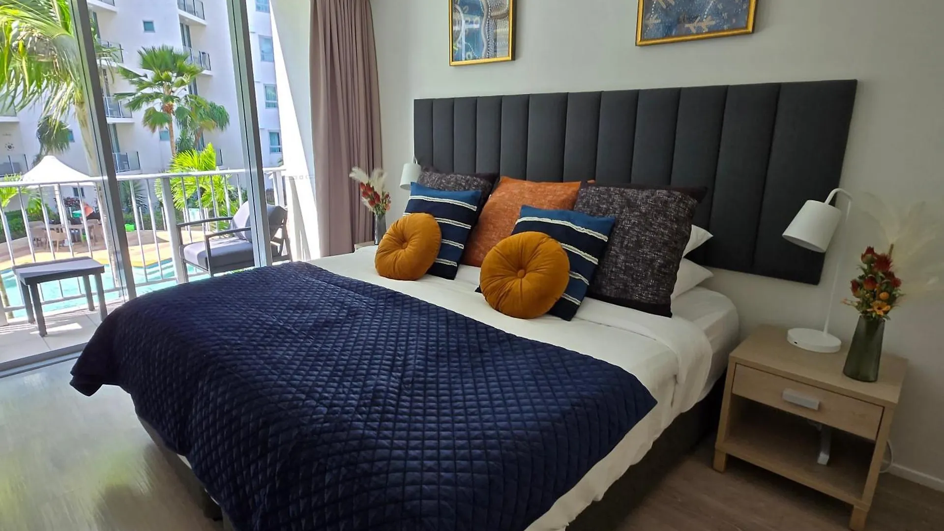 Cairns Reefside Retreats Apartment Australia