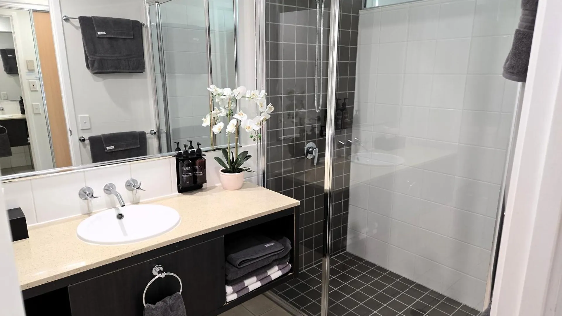 Cairns Reefside Retreats Apartment